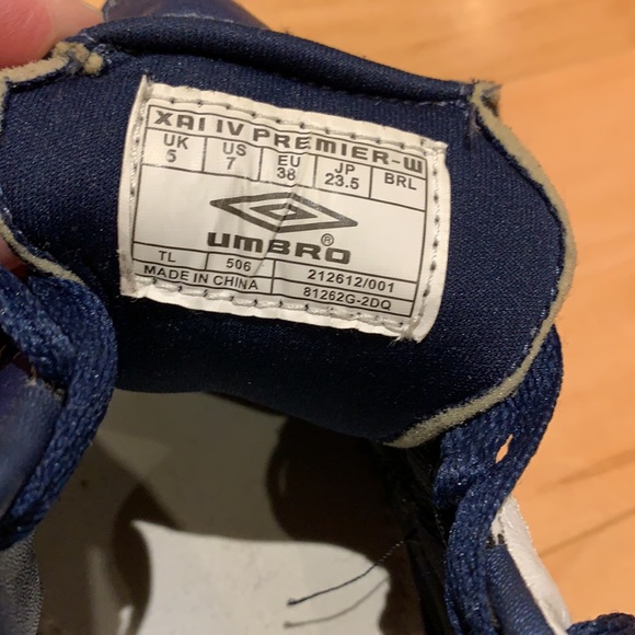 Indoor Umbro Women’s Soccer Shoes - size 7 - Picture 10 of 15